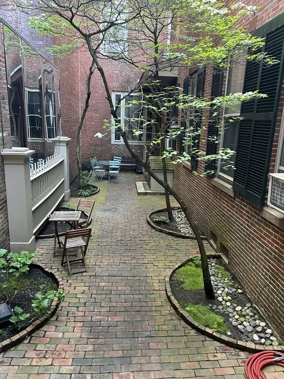 Studio bed, 1 bath apartment for rent at 31 Branch Unit 2, Beacon Hill — photo 10 of 11