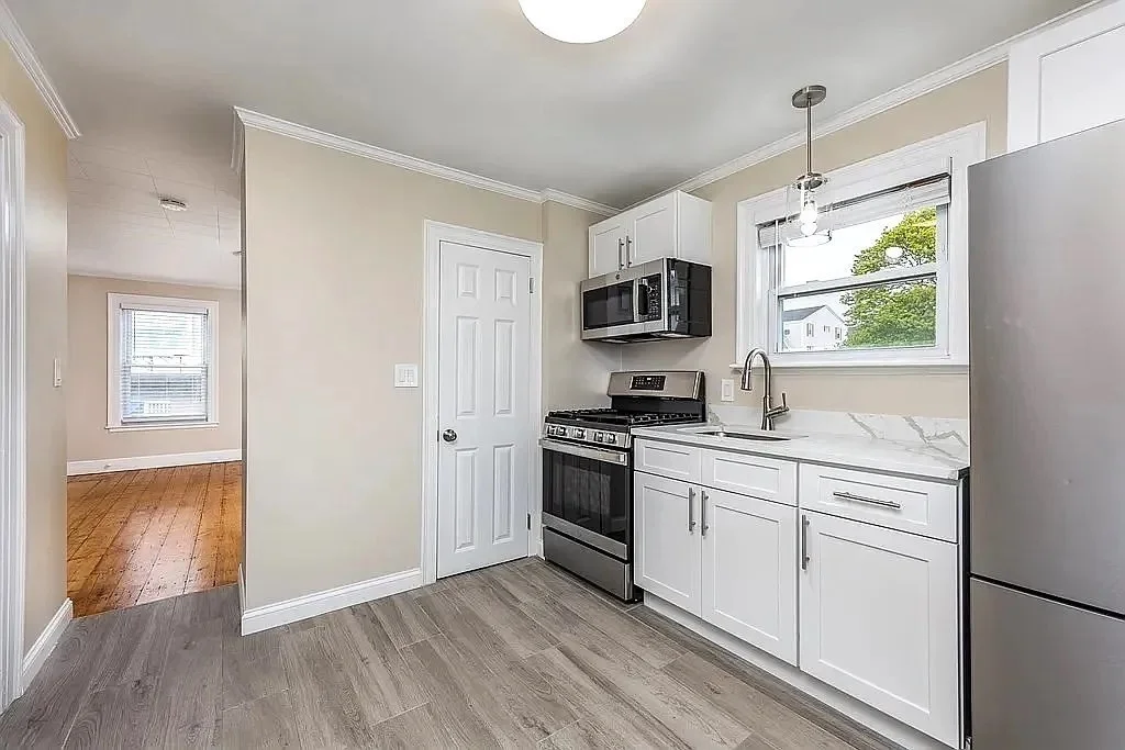 1 bed, 1 bath apartment for rent at 31 Cabot Unit 3, Beverly — photo 4 of 9