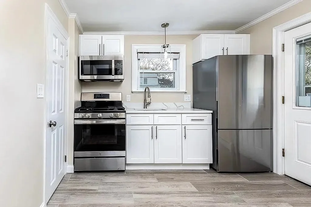 1 bed, 1 bath apartment for rent at 31 Cabot Unit 3, Beverly — photo 3 of 9