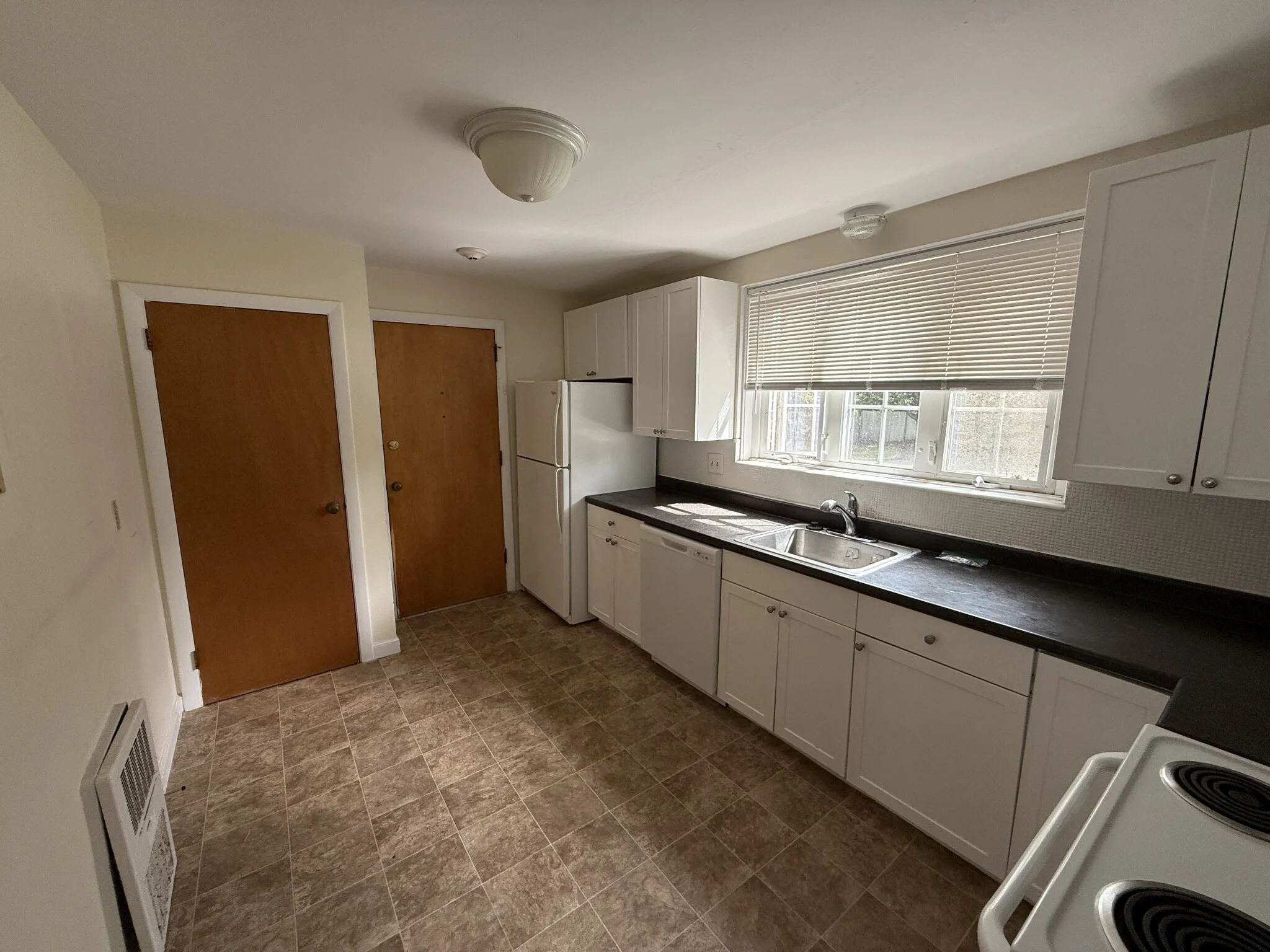 3 bed, 2 bath apartment for rent at 31 Captain Parker Arms Unit 12, Lexington — photo 6 of 18