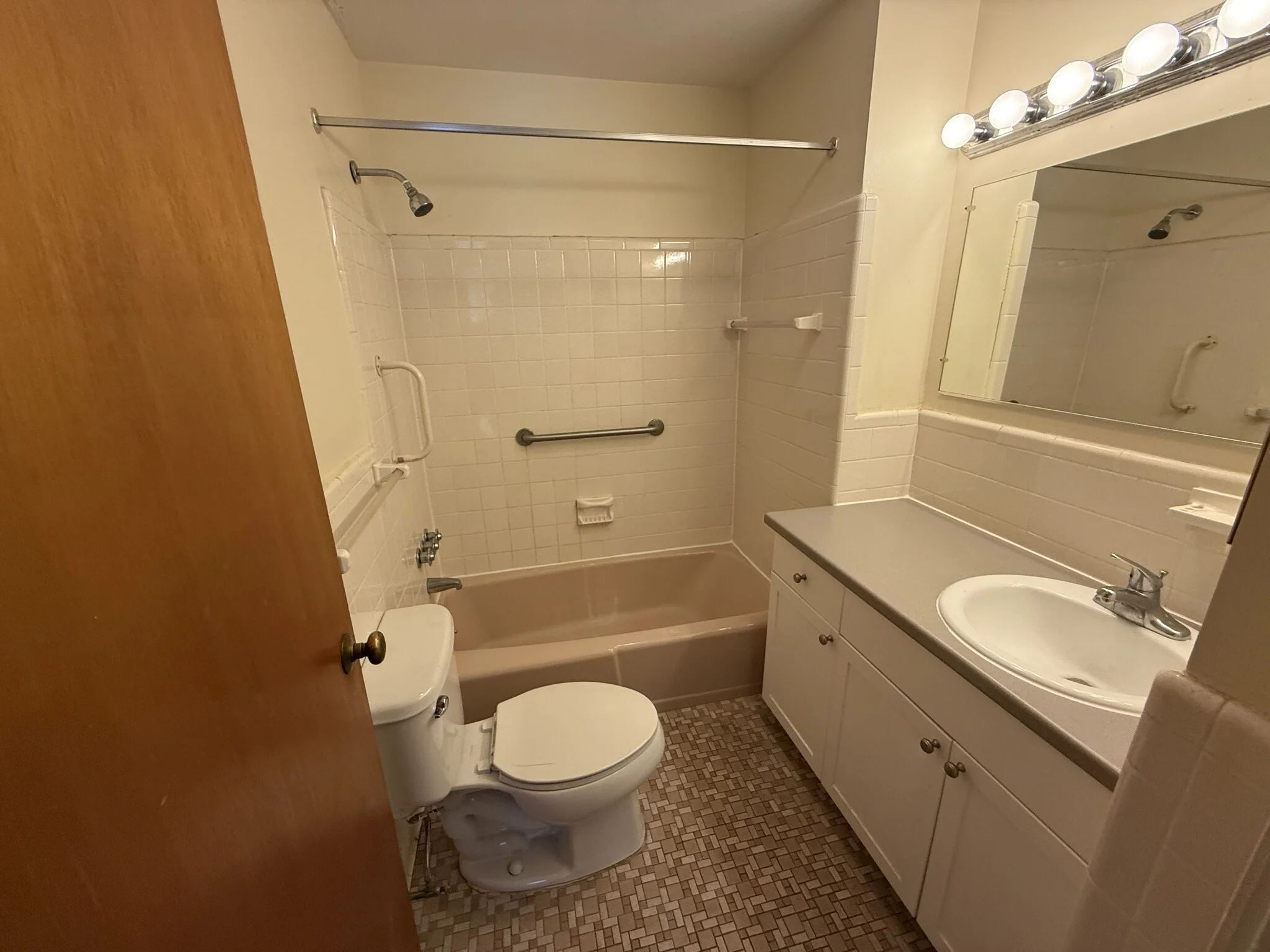 3 bed, 2 bath apartment for rent at 31 Captain Parker Arms Unit 12, Lexington — photo 10 of 18