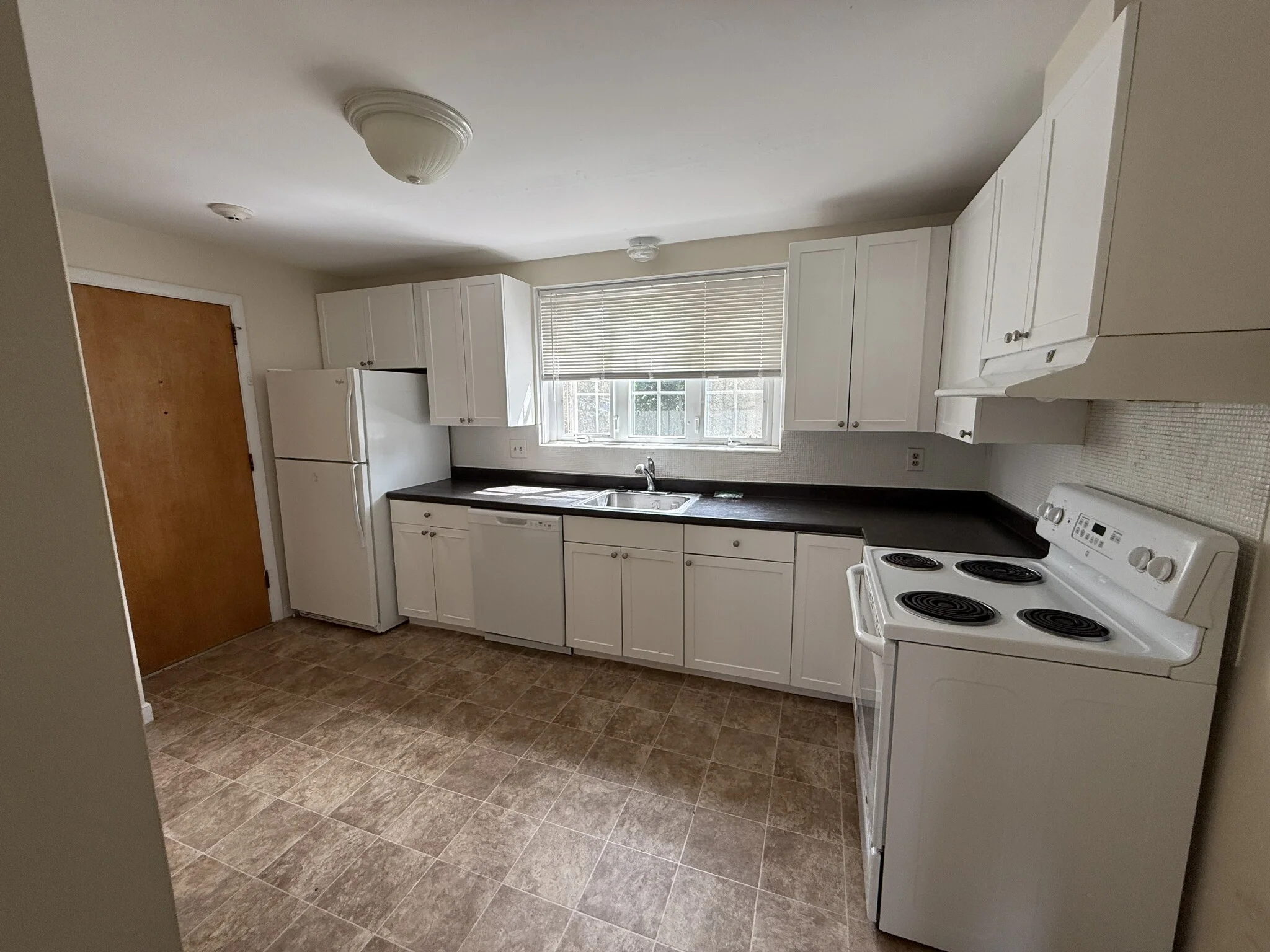 3 bed, 2 bath apartment for rent at 31 Captain Parker Arms Unit 12, Lexington — photo 5 of 18