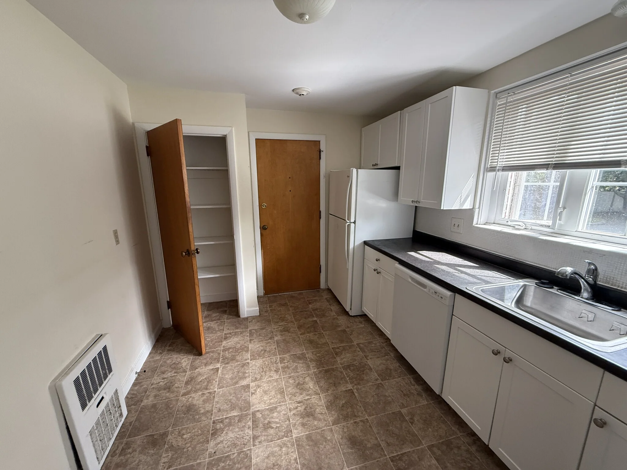 3 bed, 2 bath apartment for rent at 31 Captain Parker Arms Unit 12, Lexington — photo 8 of 18