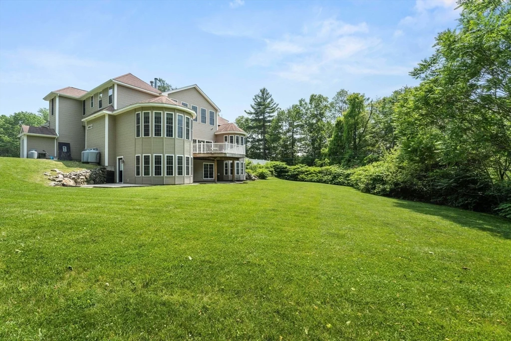 5 bed, 4+ bath apartment for rent at 31 Cedar St, North Reading — photo 33 of 41