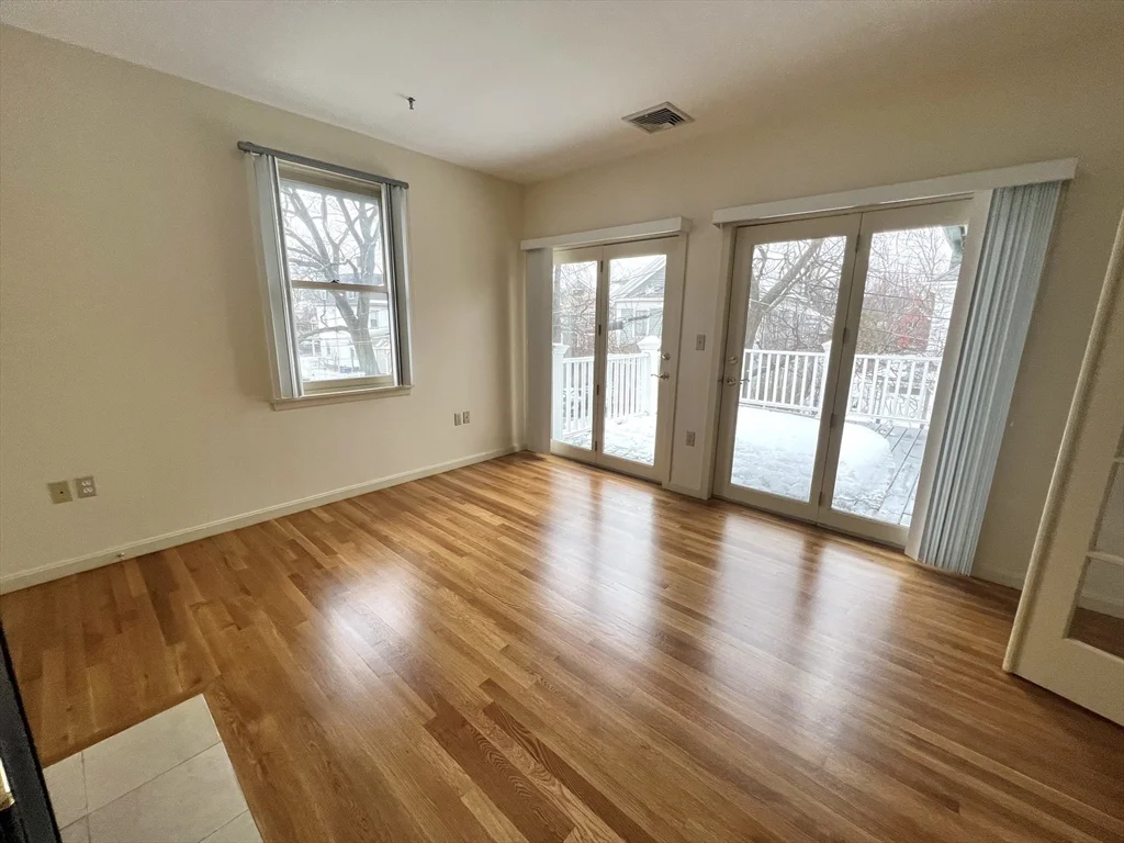 3 bed, 2 bath apartment for rent at 31 Channing St Unit 1, Newton — photo 5 of 17