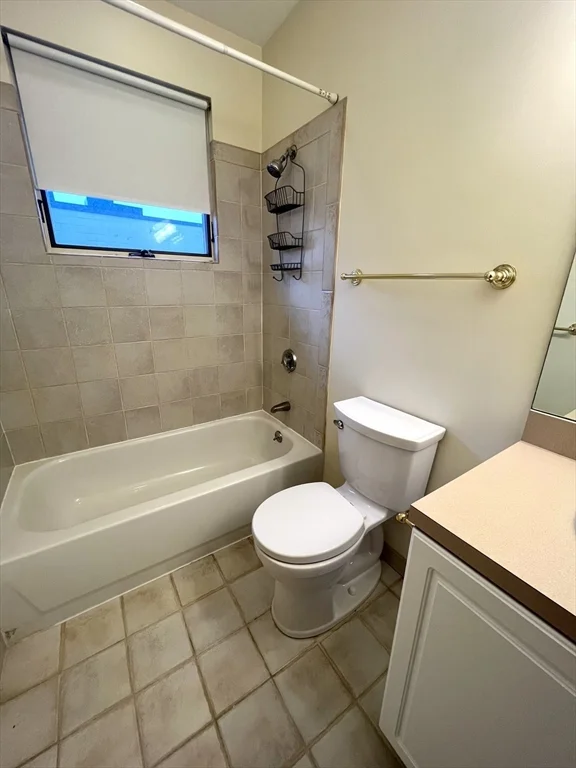 3 bed, 2 bath apartment for rent at 31 Channing St Unit 1, Newton — photo 8 of 17