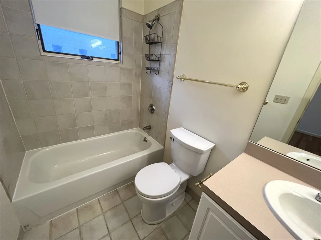 3 bed, 2 bath apartment for rent at 31 Channing St Unit 1, Newton — photo 7 of 17