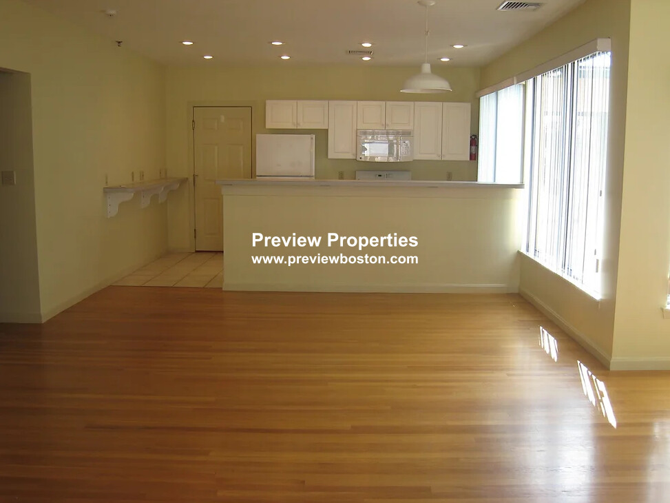 2 bed, 2 bath apartment for rent at 31 Channing St Unit 1P, Newton Corner — photo 3 of 8