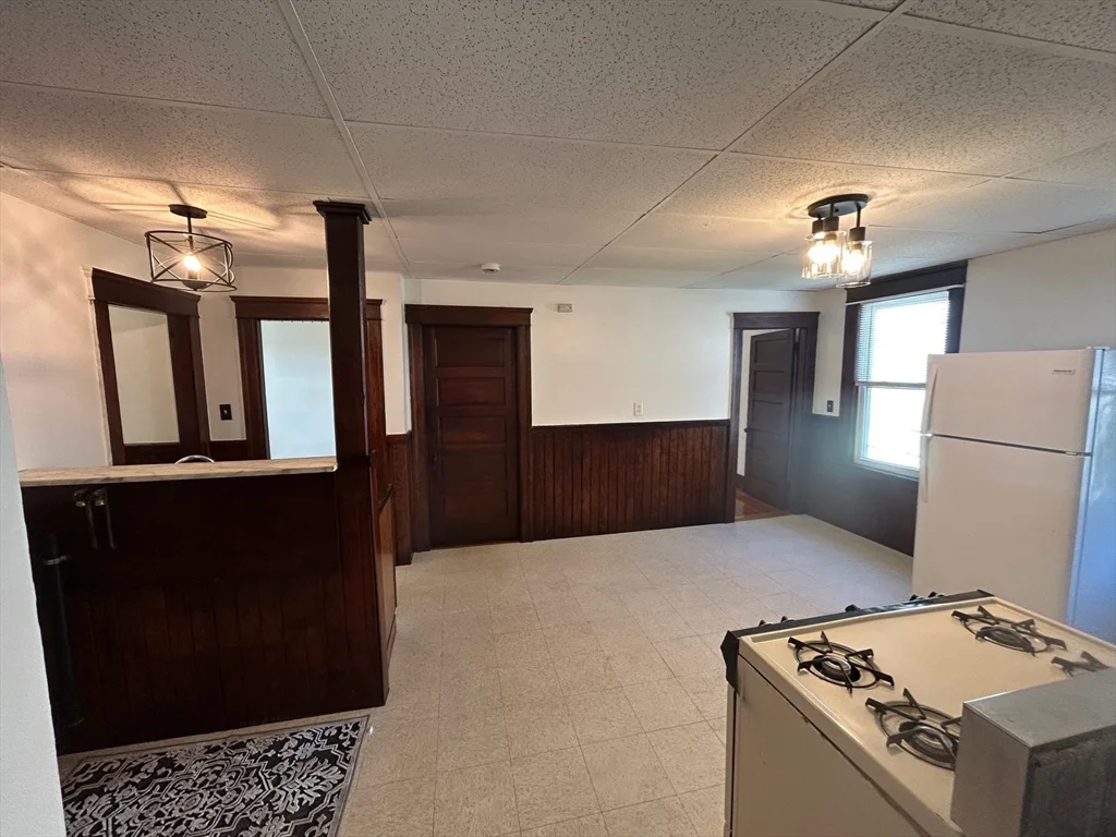 3 bed, 1 bath apartment for rent at 31 Chrome St Unit 3, Worcester — photo 14 of 26