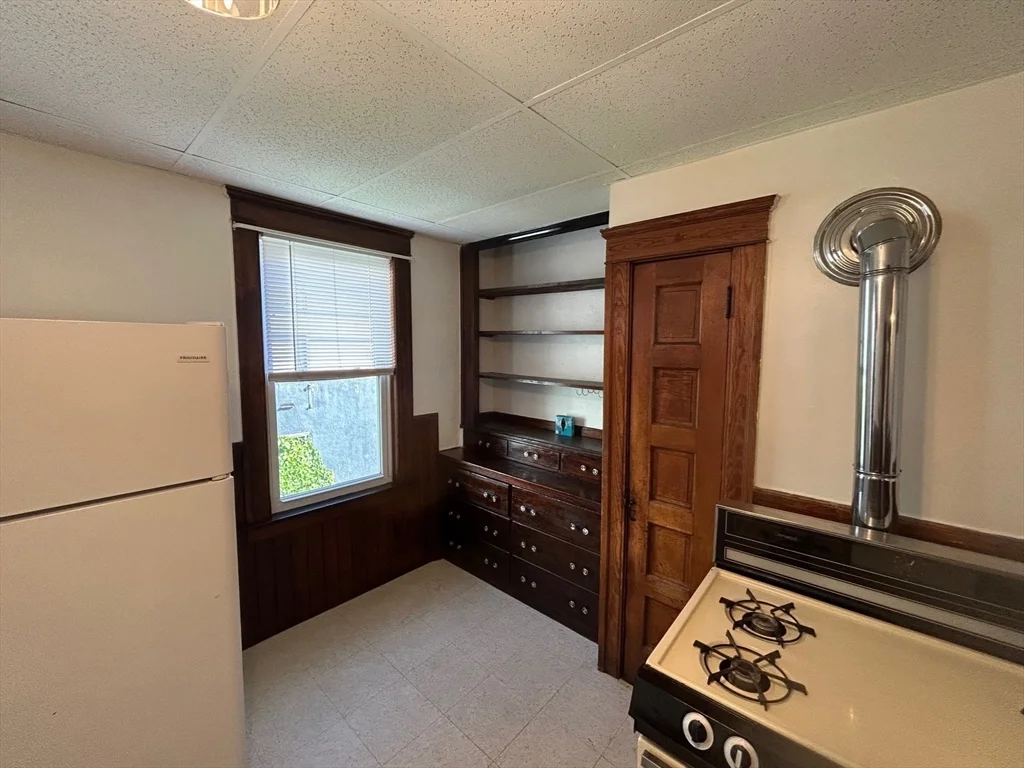 3 bed, 1 bath apartment for rent at 31 Chrome St Unit 3, Worcester — photo 16 of 26