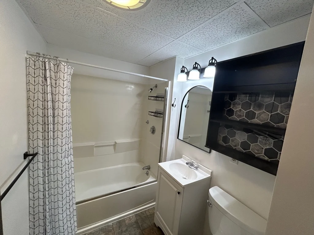 3 bed, 1 bath apartment for rent at 31 Chrome St Unit 3, Worcester — photo 19 of 26