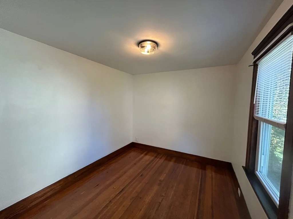 3 bed, 1 bath apartment for rent at 31 Chrome St Unit 3, Worcester — photo 5 of 26