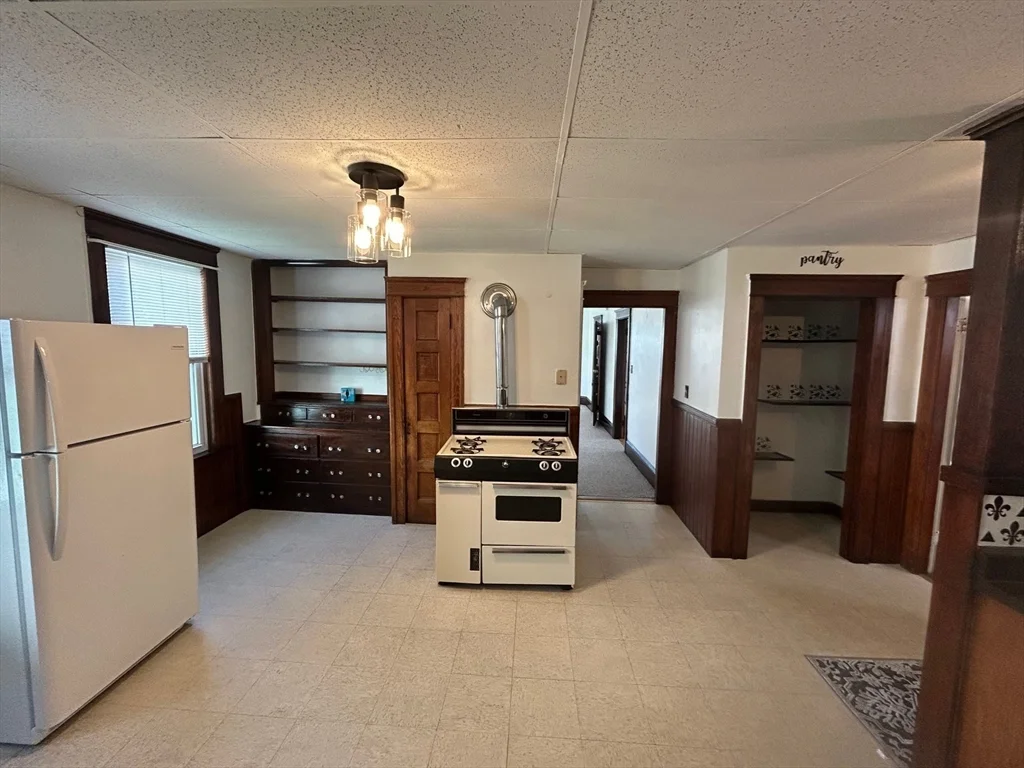 3 bed, 1 bath apartment for rent at 31 Chrome St Unit 3, Worcester — photo 15 of 26