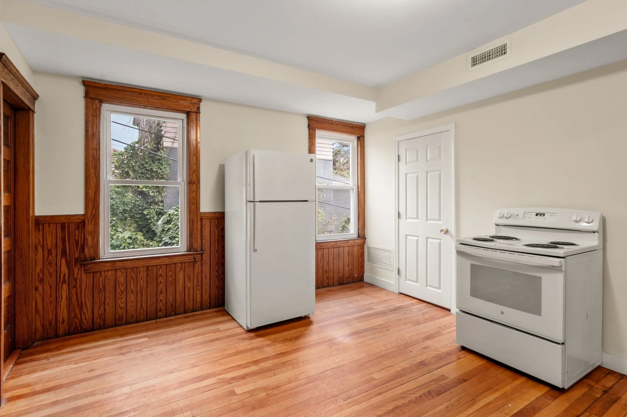 3 bed, 1 bath apartment for rent at 31 Chrome Unit 2, Worcester — photo 6 of 13