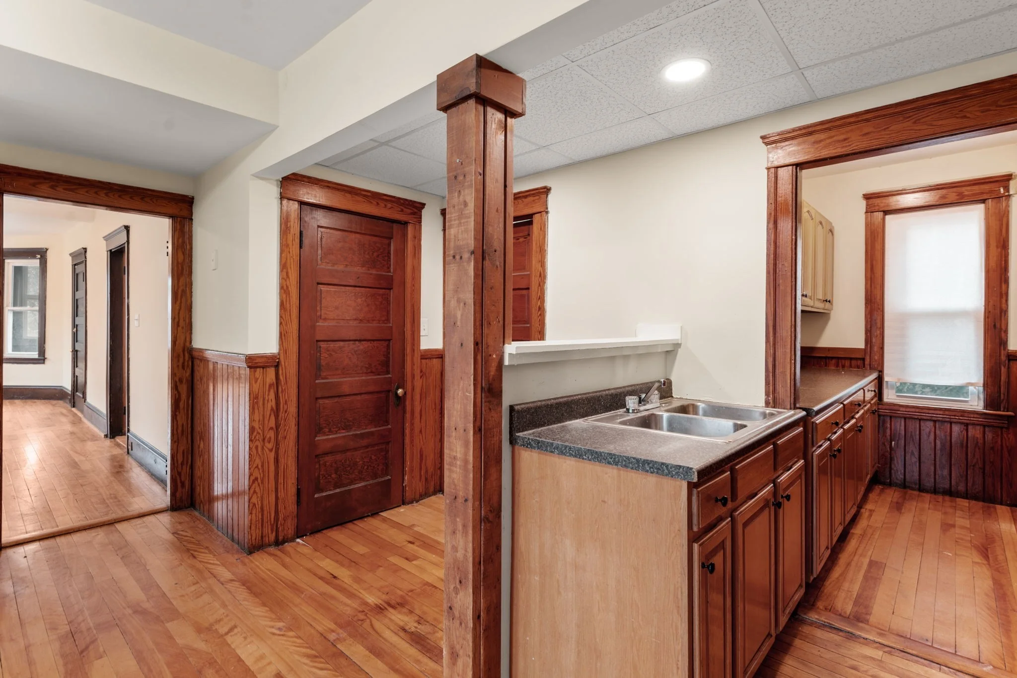 3 bed, 1 bath apartment for rent at 31 Chrome Unit 2, Worcester — photo 5 of 13