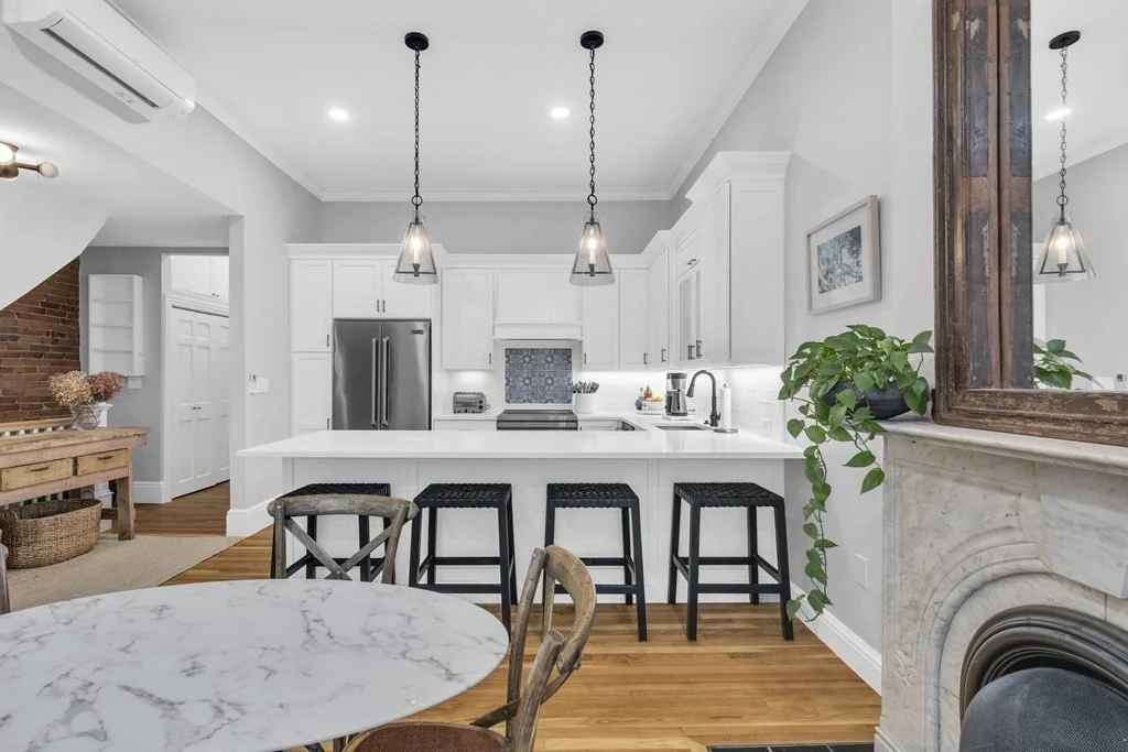 2 bed, 2 bath apartment for rent at 31 Concord Sq Unit 2, South End — photo 4 of 21