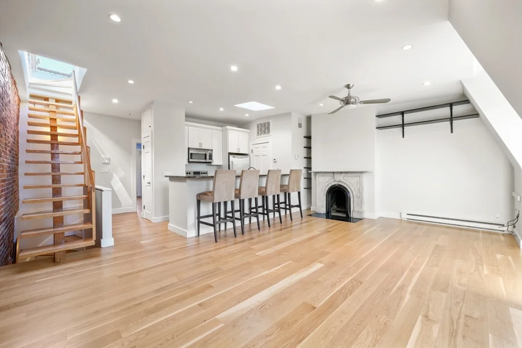 1 bed, 1 bath apartment for rent at 31 Concord Sq Unit 4, South End — photo 2 of 21