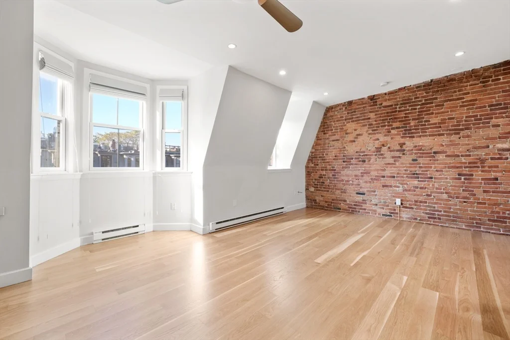 1 bed, 1 bath apartment for rent at 31 Concord Sq Unit 4, South End — photo 9 of 21
