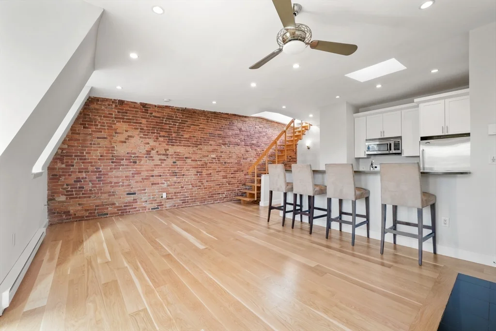 1 bed, 1 bath apartment for rent at 31 Concord Sq Unit 4, South End — photo 8 of 21