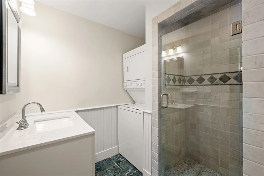 1 bed, 1 bath apartment for rent at 31 Concord Sq Unit 4, South End — photo 10 of 21