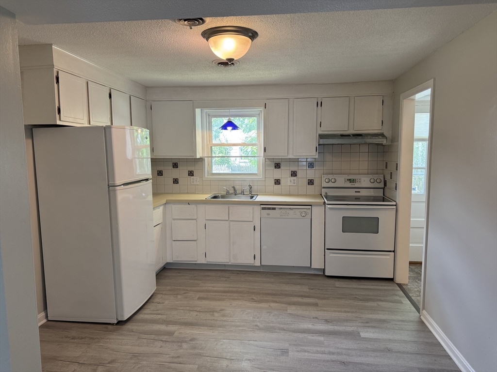2 bed, 1 bath apartment for rent at 31 Constitution Way Unit 31, Methuen — photo 1 of 15