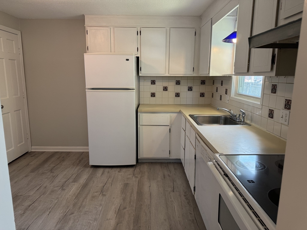 2 bed, 1 bath apartment for rent at 31 Constitution Way Unit 31, Methuen — photo 2 of 15