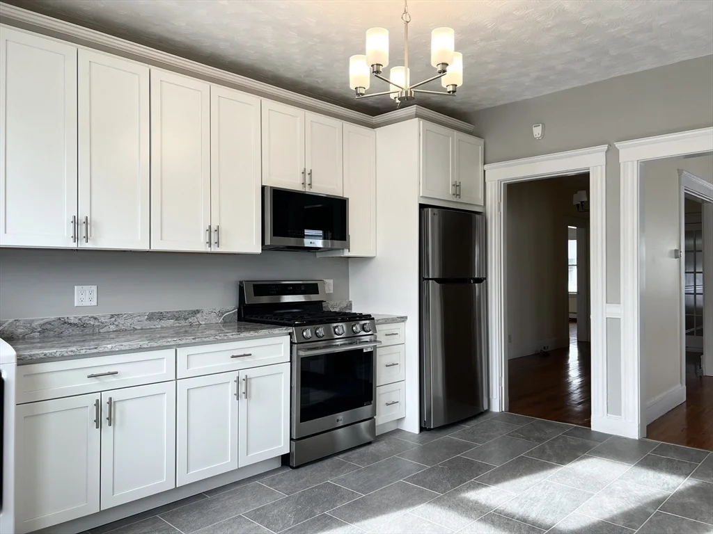 3 bed, 1 bath apartment for rent at 31 Cutler St Unit 1, Winthrop — photo 4 of 16