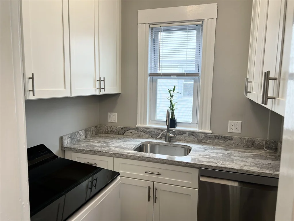 3 bed, 1 bath apartment for rent at 31 Cutler St Unit 1, Winthrop — photo 5 of 16