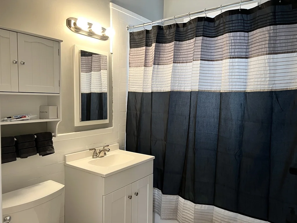 3 bed, 1 bath apartment for rent at 31 Cutler St Unit 1, Winthrop — photo 14 of 16