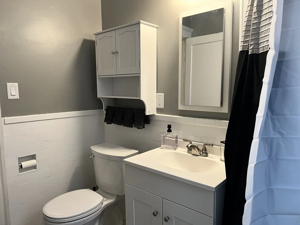 3 bed, 1 bath apartment for rent at 31 Cutler St Unit 1, Winthrop — photo 15 of 16