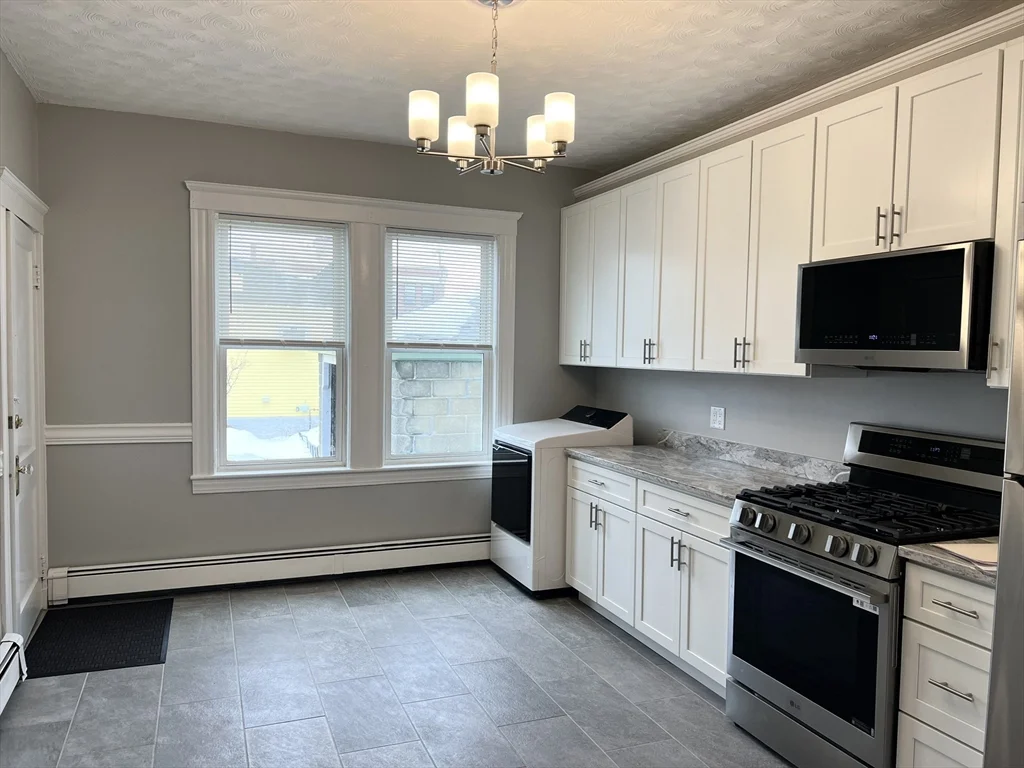 3 bed, 1 bath apartment for rent at 31 Cutler St Unit 1, Winthrop — photo 3 of 16