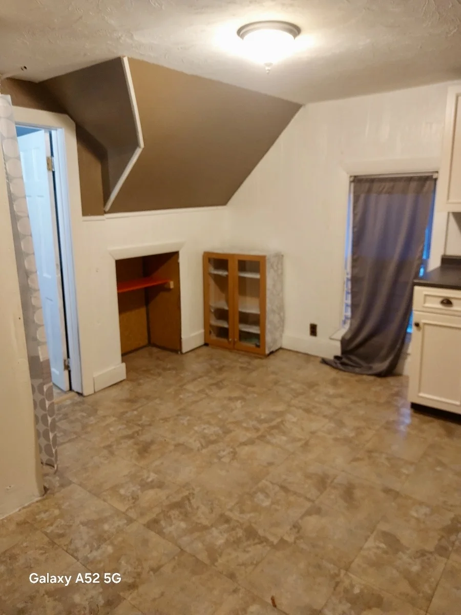 5 bed, 2 bath apartment for rent at 31 Dell Ave Unit 2, Hyde Park — photo 14 of 15