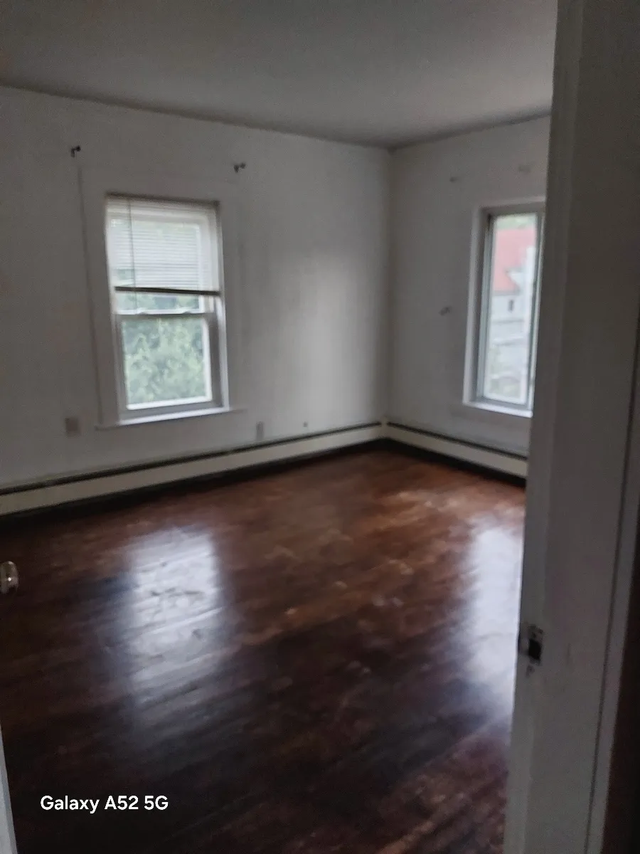 5 bed, 2 bath apartment for rent at 31 Dell Ave Unit 2, Hyde Park — photo 9 of 15