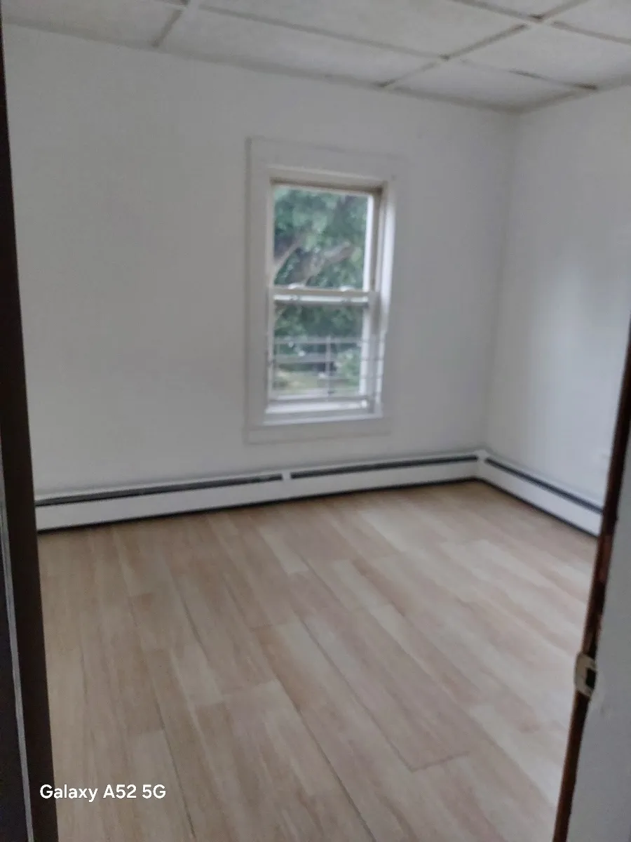 5 bed, 2 bath apartment for rent at 31 Dell Ave Unit 2, Hyde Park — photo 6 of 15