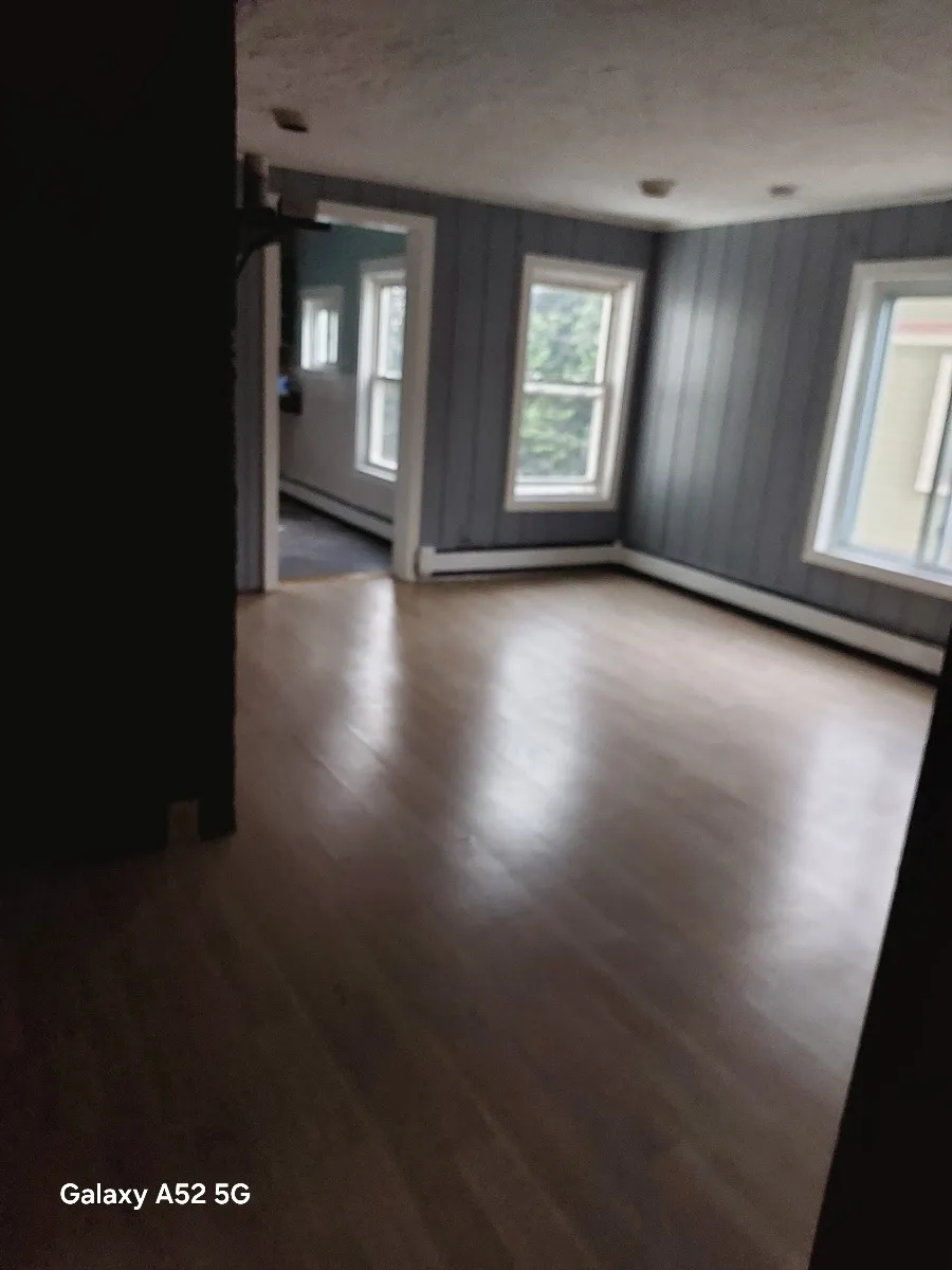 5 bed, 2 bath apartment for rent at 31 Dell Ave Unit 2, Hyde Park — photo 4 of 15