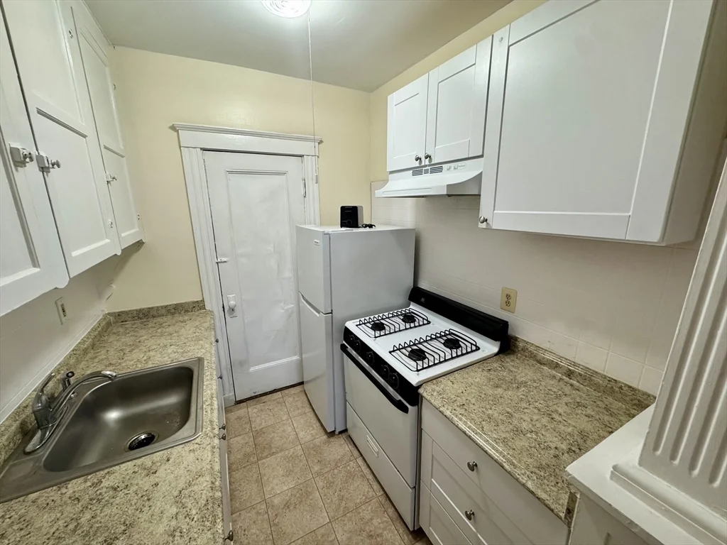 1 bed, 1 bath apartment for rent at 31 Dennison Ave Unit 1, Framingham — photo 8 of 11