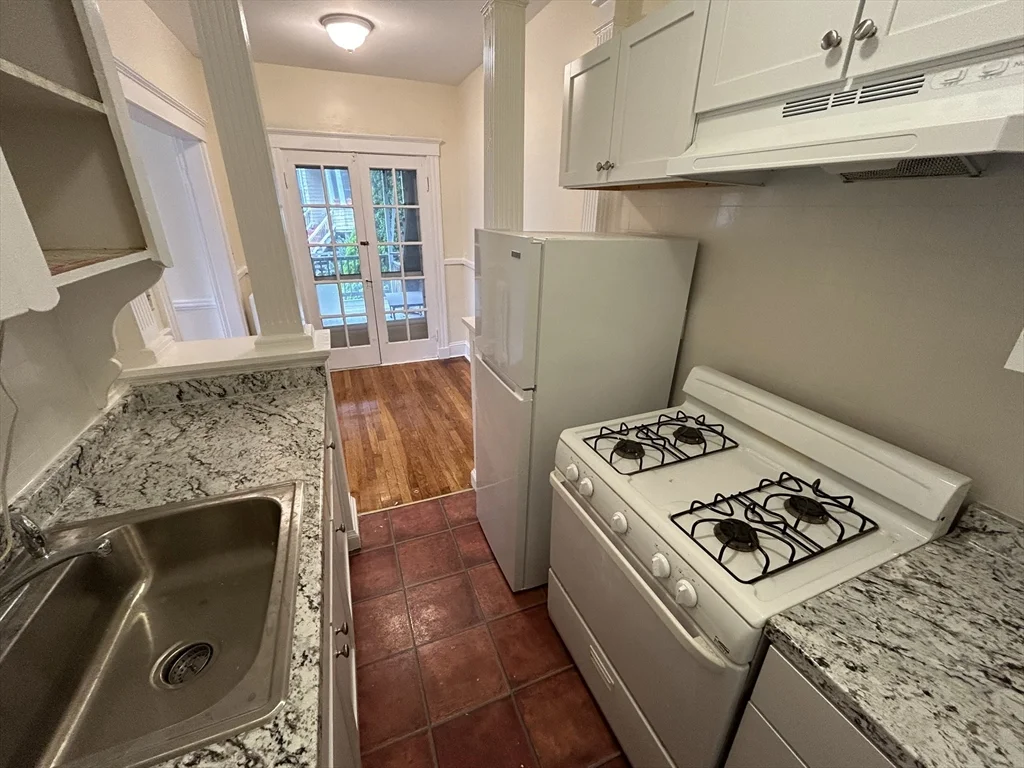 1 bed, 1 bath apartment for rent at 31 Dennison Ave Unit 10, Framingham — photo 5 of 9
