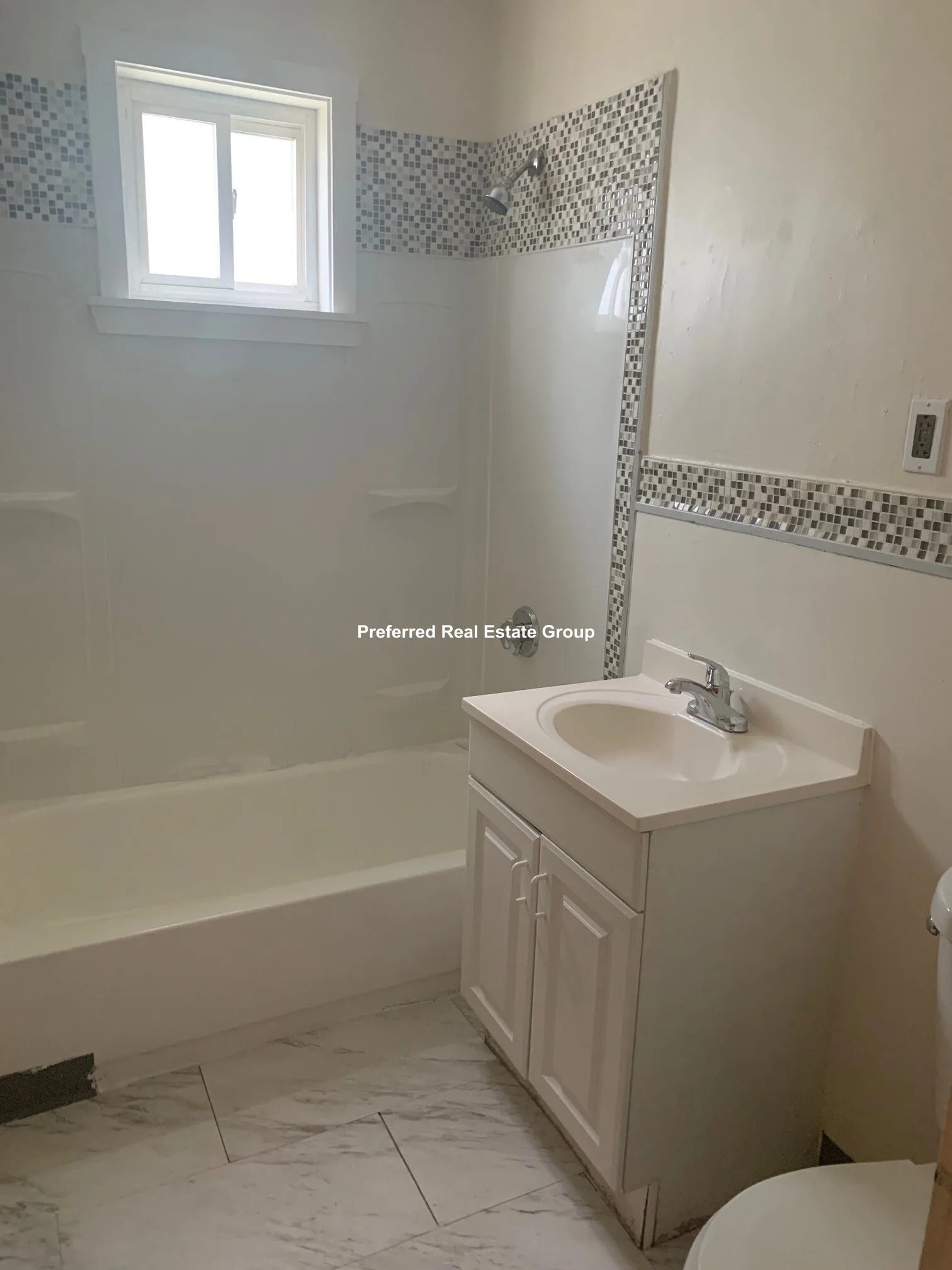 4 bed, 1 bath apartment for rent at 31 Dunreath St Unit 1, Roxbury — photo 5 of 11