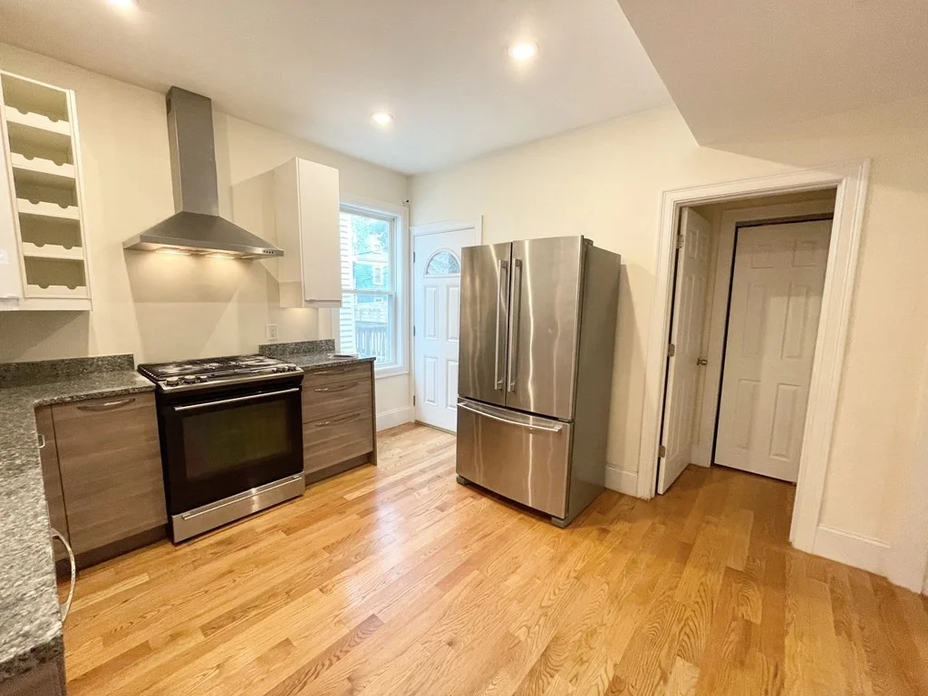 3 bed, 1 bath apartment for rent at 31 Edison Green Unit 1, Dorchester — photo 3 of 10