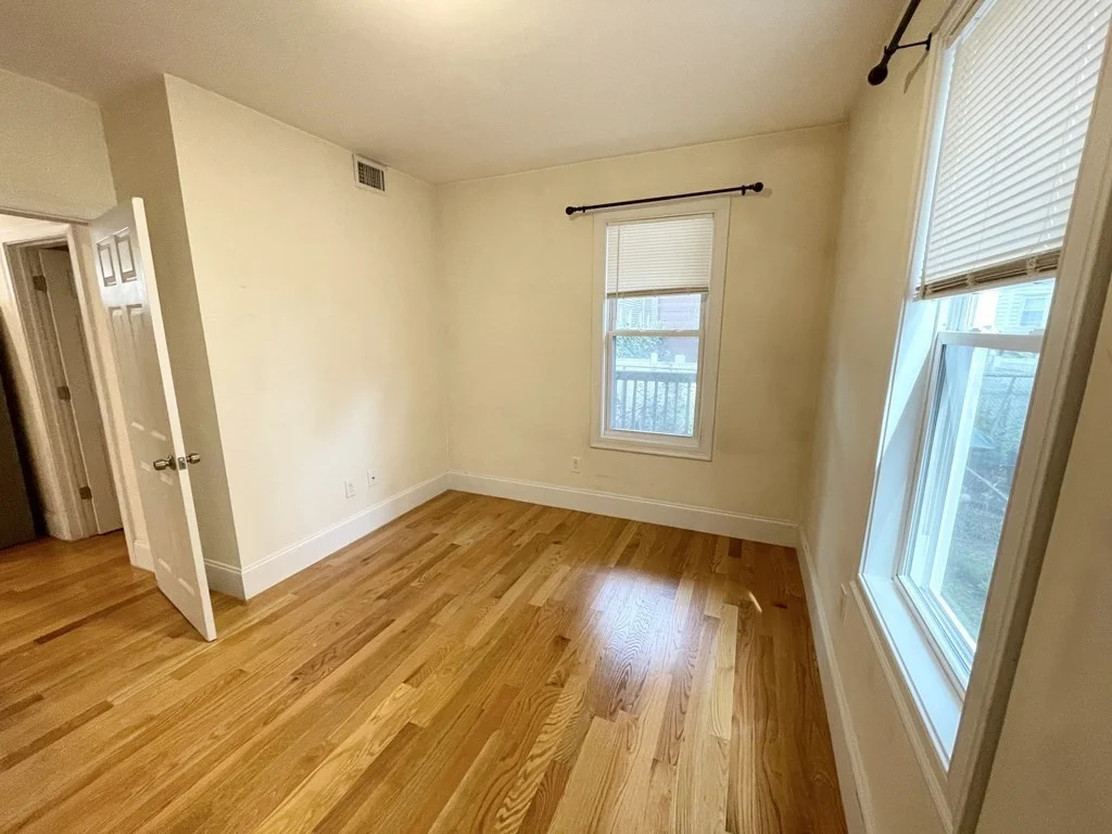 3 bed, 1 bath apartment for rent at 31 Edison Green Unit 1, Dorchester — photo 7 of 10