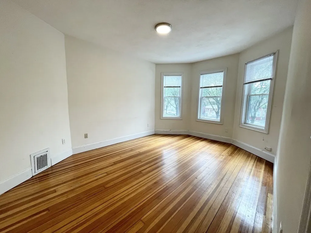 3 bed, 1 bath apartment for rent at 31 Edison Green Unit 2, Dorchester — photo 6 of 16