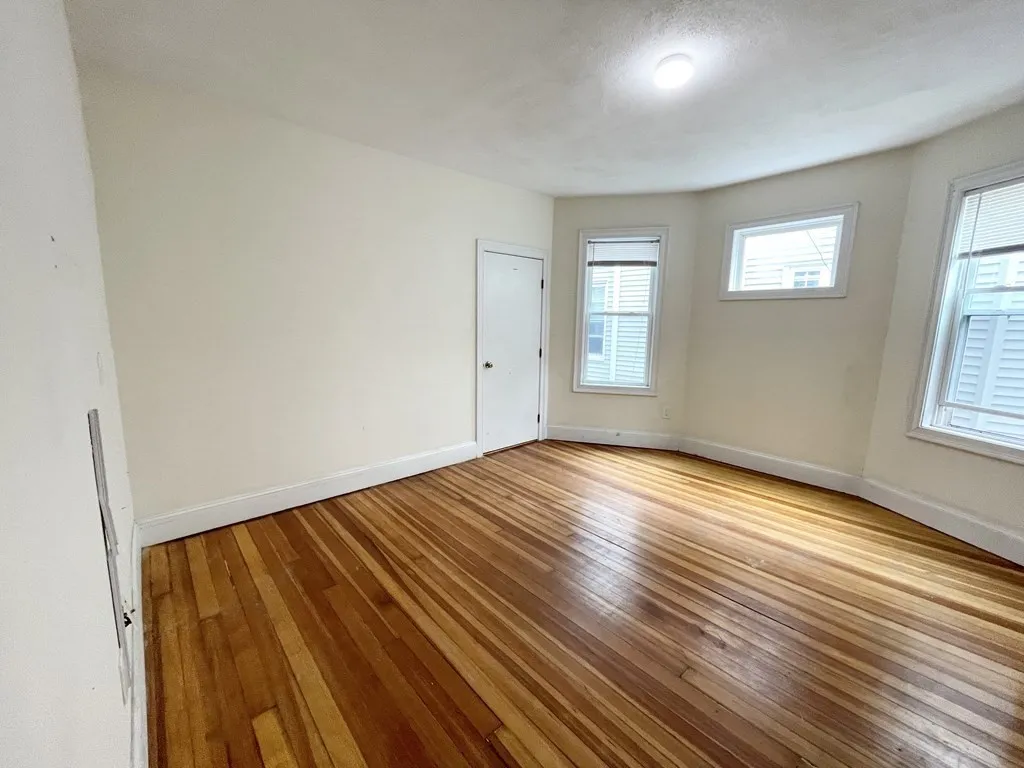 3 bed, 1 bath apartment for rent at 31 Edison Green Unit 2, Dorchester — photo 12 of 16