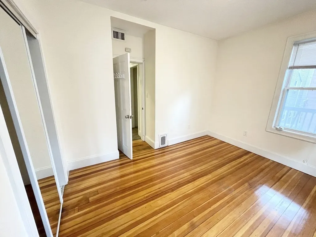 3 bed, 1 bath apartment for rent at 31 Edison Green Unit 2, Dorchester — photo 9 of 16