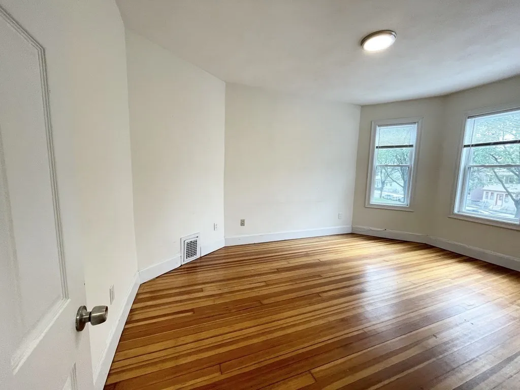 3 bed, 1 bath apartment for rent at 31 Edison Green Unit 2, Dorchester — photo 13 of 16