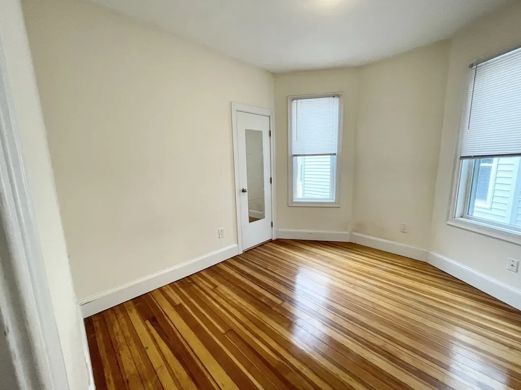3 bed, 1 bath apartment for rent at 31 Edison Green Unit 2, Dorchester — photo 10 of 16