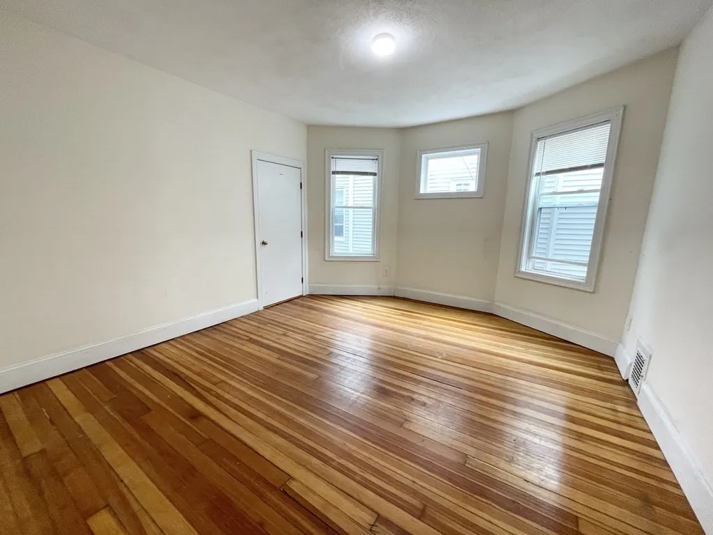 3 bed, 1 bath apartment for rent at 31 Edison Green Unit 2, Dorchester — photo 8 of 16