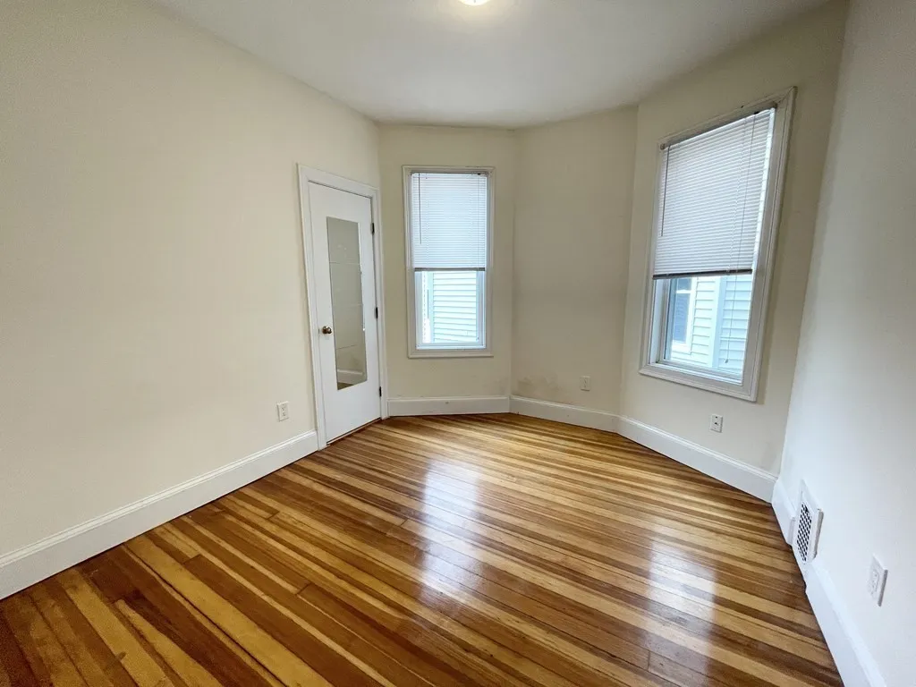 3 bed, 1 bath apartment for rent at 31 Edison Green Unit 2, Dorchester — photo 11 of 16