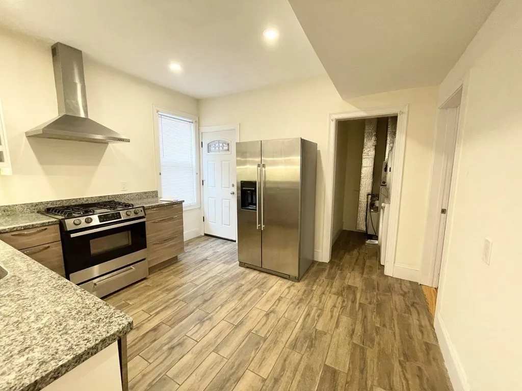 3 bed, 1 bath apartment for rent at 31 Edison Green Unit 2, Dorchester — photo 3 of 16