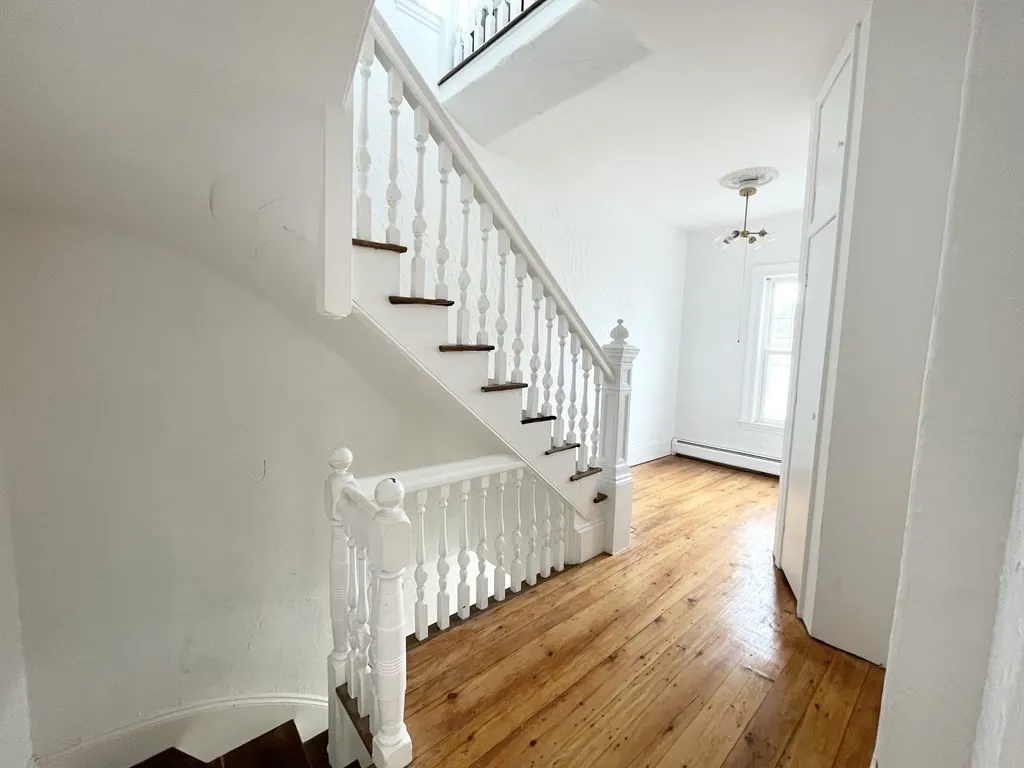 6 bed, 2 bath apartment for rent at 31 Falcon St Unit 2, Boston — photo 6 of 14