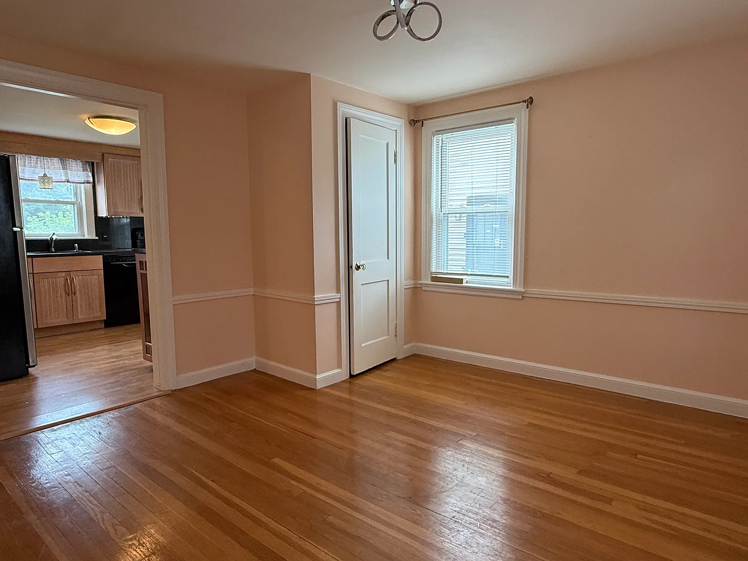 3 bed, 2 bath apartment for rent at 31 Falmouth Rd Unit 31, Watertown — photo 4 of 13